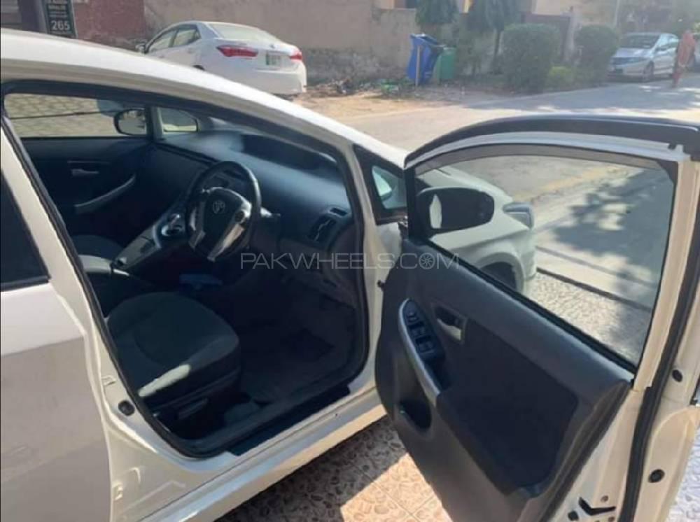 Toyota Prius 2010 for Sale in Lahore Toyota Prius 2010 for Sale in Lahore Image-13