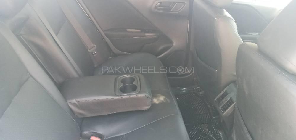 Honda Grace Hybrid 2015 for Sale in Karachi Honda Grace Hybrid 2015 for Sale in Karachi Image-7