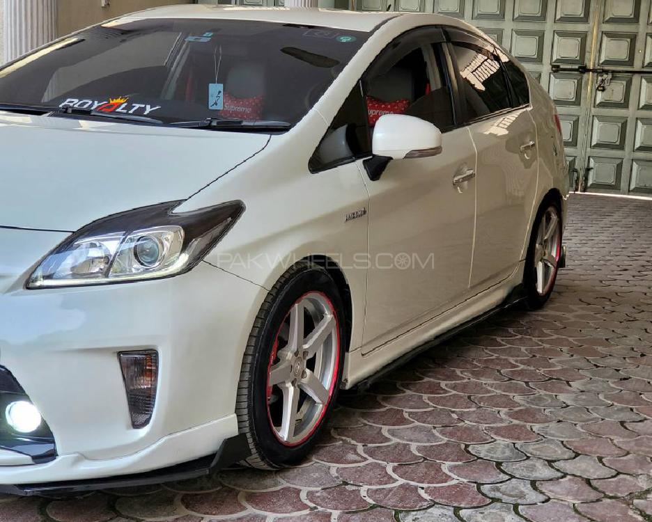 Toyota Prius 2014 for Sale in Peshawar Toyota Prius 2014 for Sale in Peshawar Image-9