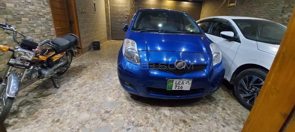 Toyota Vitz 2009 for Sale in Multan Image-1