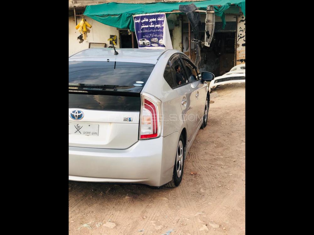 Toyota Prius 2011 for Sale in Peshawar Toyota Prius 2011 for Sale in Peshawar Image-3