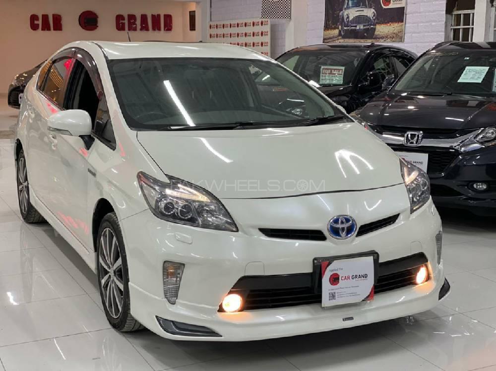Toyota Prius 2015 for Sale in Peshawar Toyota Prius 2015 for Sale in Peshawar Image-2