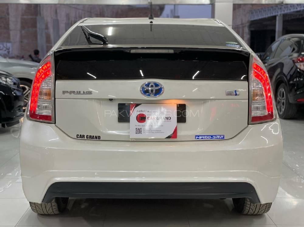 Toyota Prius 2015 for Sale in Peshawar Toyota Prius 2015 for Sale in Peshawar Image-7