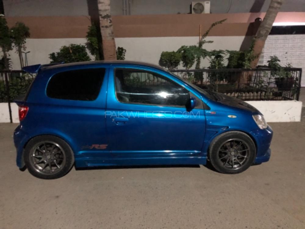 Toyota Vitz - 2004  Toyota Vitz - 2004  Image-10