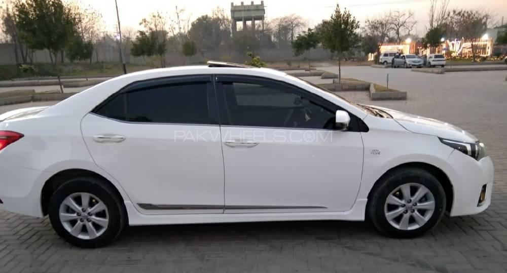 Toyota Corolla 2015 for Sale in Peshawar Toyota Corolla 2015 for Sale in Peshawar Image-2