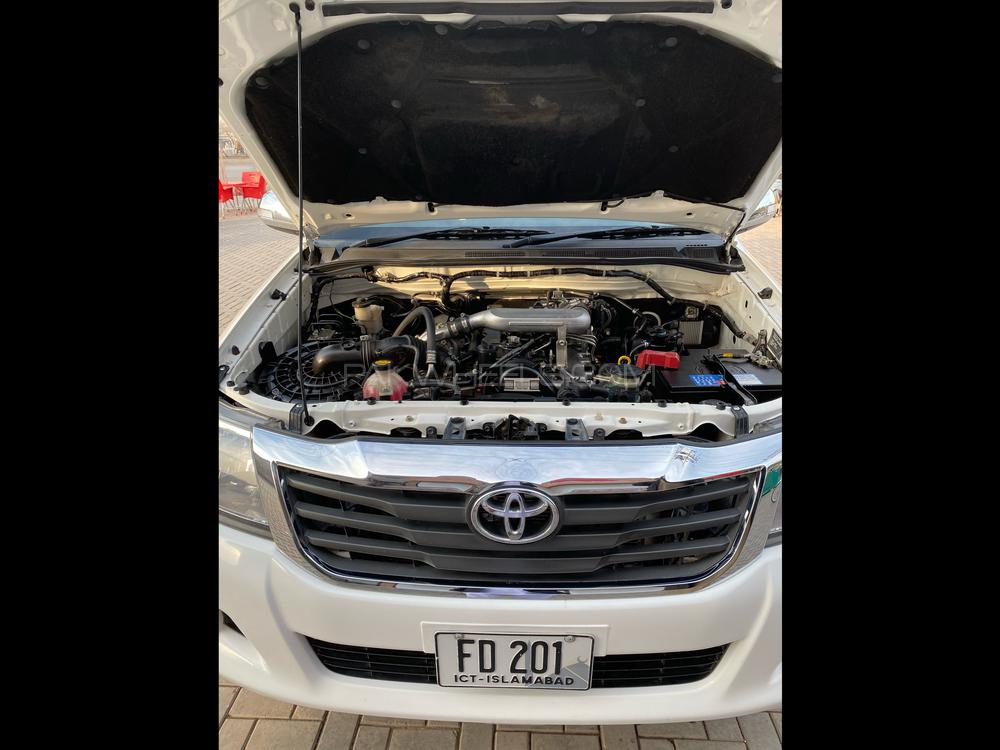Toyota Hilux 2015 for Sale in Peshawar Image-1