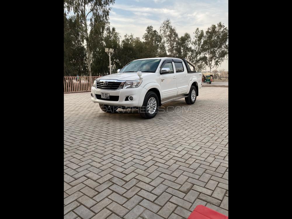 Toyota Hilux 2015 for Sale in Peshawar Toyota Hilux 2015 for Sale in Peshawar Image-4