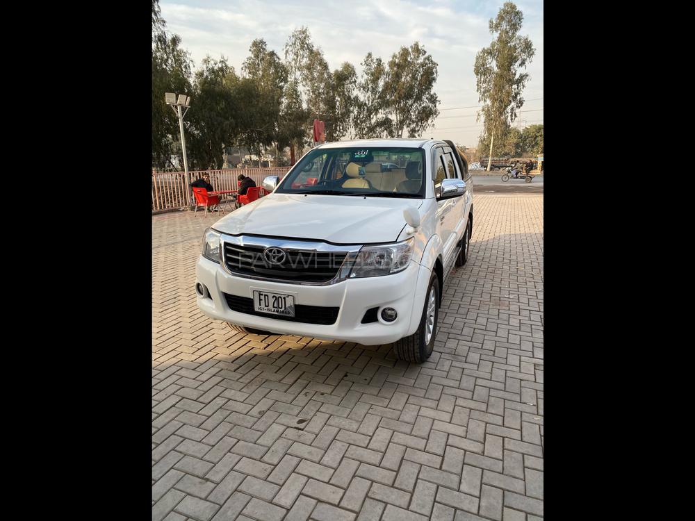 Toyota Hilux 2015 for Sale in Peshawar Toyota Hilux 2015 for Sale in Peshawar Image-6