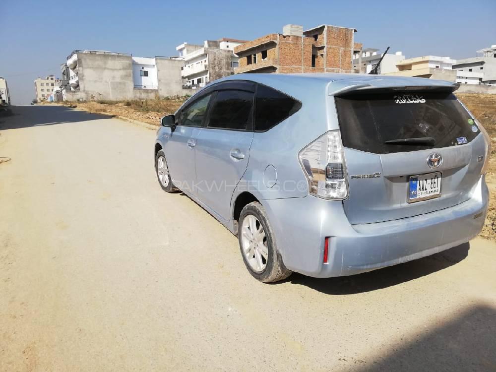 Toyota Prius Alpha 2012 for Sale in Islamabad Image-1