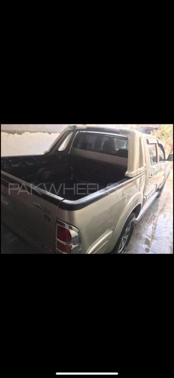 Toyota Hilux 2005 for Sale in Swabi Toyota Hilux 2005 for Sale in Swabi Image-3