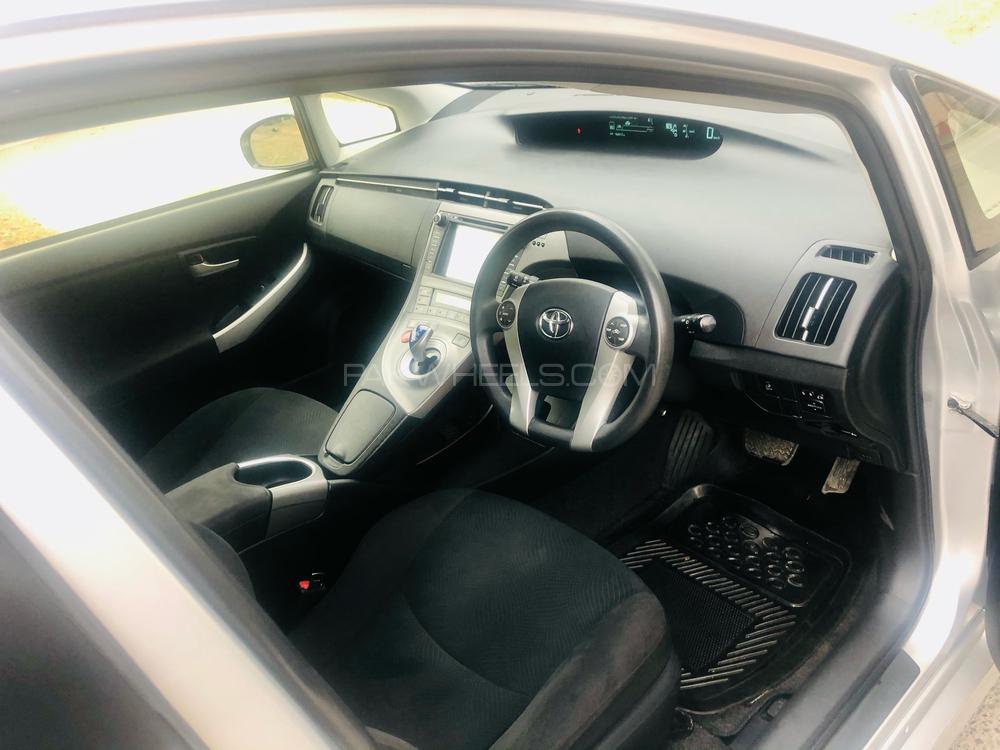 Toyota Prius 2014 for Sale in Islamabad Toyota Prius 2014 for Sale in Islamabad Image-5