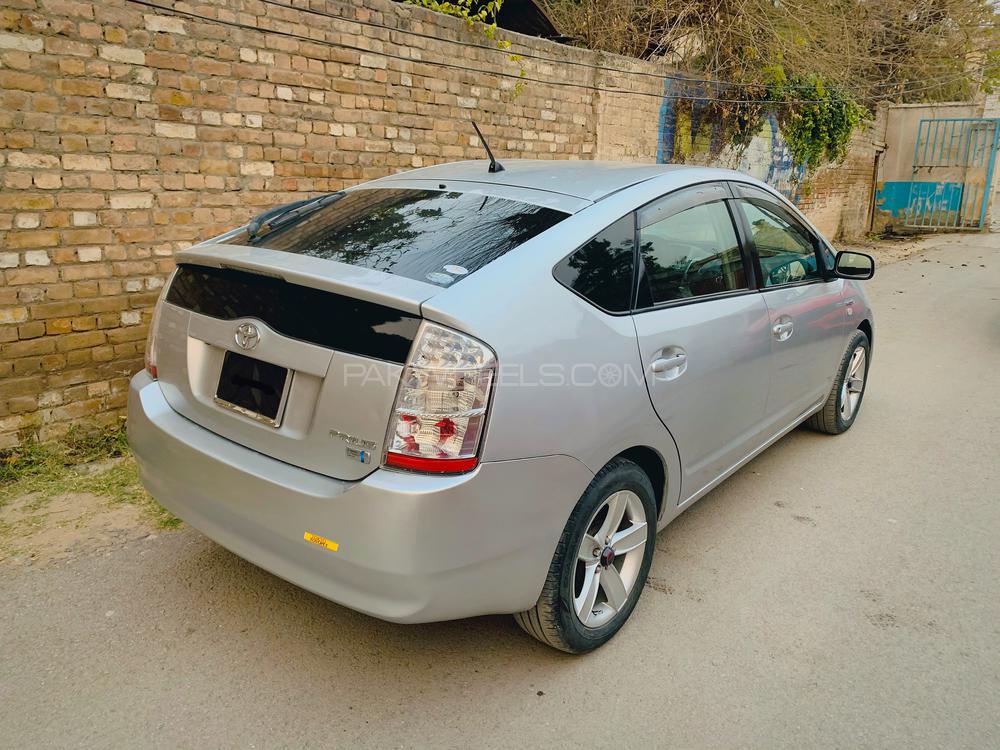 Toyota Prius 2010 for Sale in Peshawar Toyota Prius 2010 for Sale in Peshawar Image-4