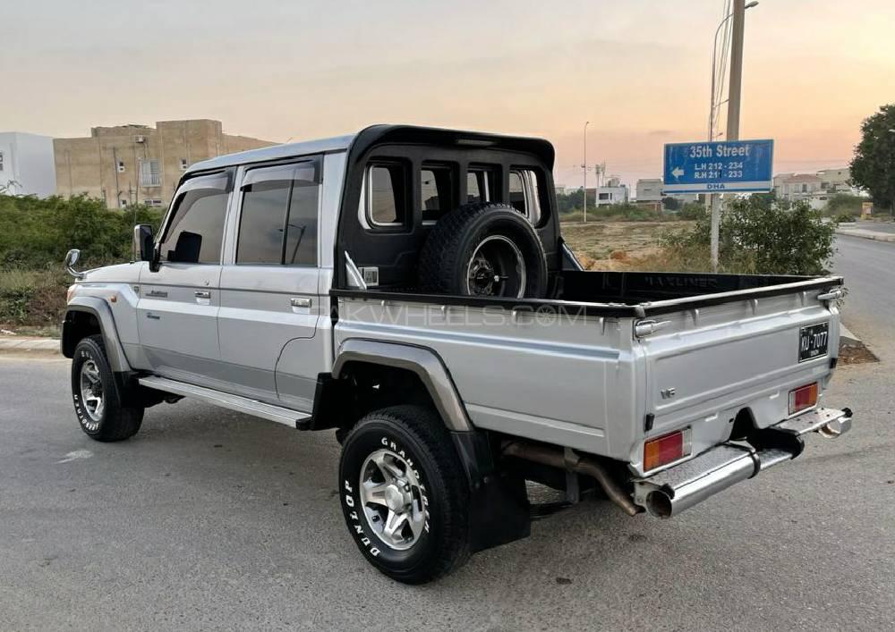 Toyota Land Cruiser 2014 for Sale in Karachi Toyota Land Cruiser 2014 for Sale in Karachi Image-6