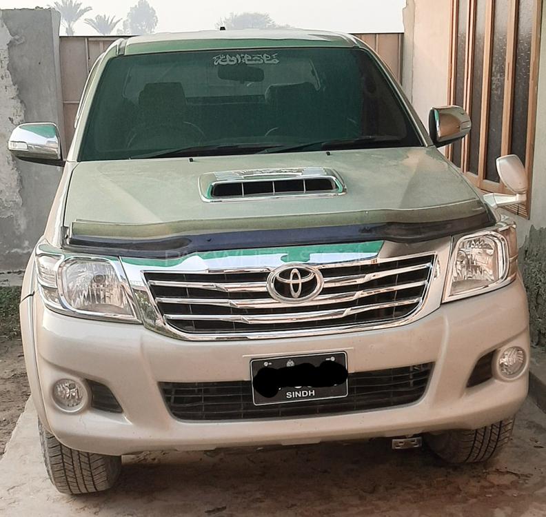 Toyota Hilux 2011 for Sale in Dera ismail khan Image-1