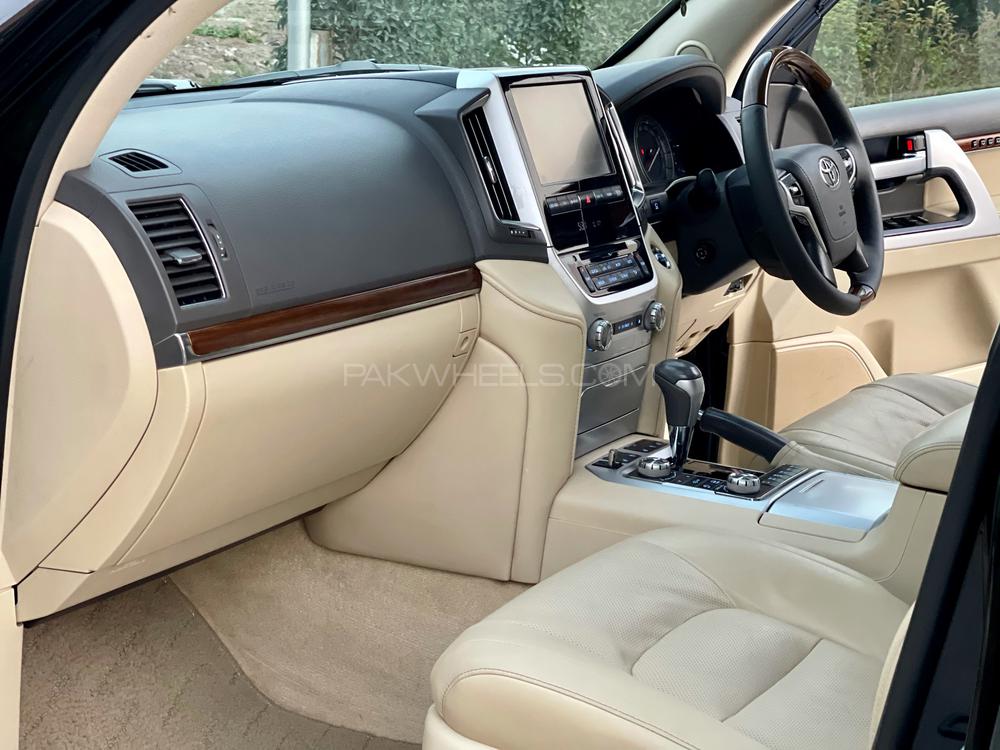 Toyota Land Cruiser 2016 for Sale in Islamabad Toyota Land Cruiser 2016 for Sale in Islamabad Image-17