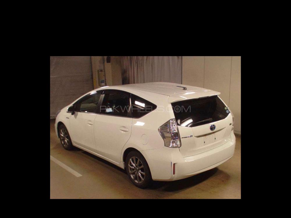 Toyota prius alpha 2013