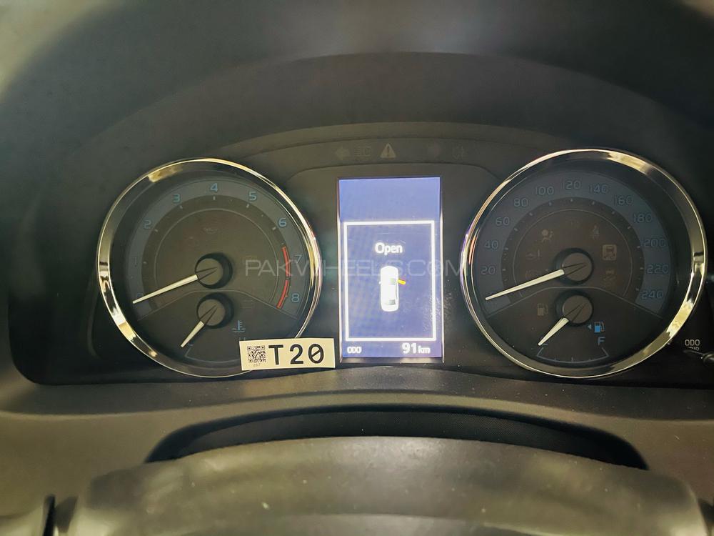 Toyota Corolla 2020 for Sale in Peshawar Toyota Corolla 2020 for Sale in Peshawar Image-9