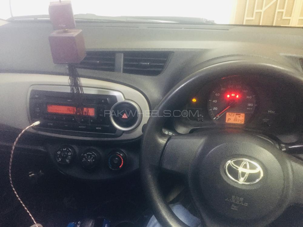 Toyota Vitz 2011 for Sale in Taunsa sharif Image-1