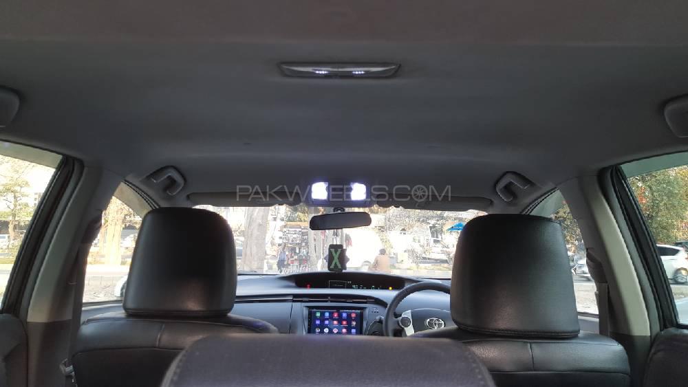 Toyota Prius 2011 for Sale in Lahore Toyota Prius 2011 for Sale in Lahore Image-16