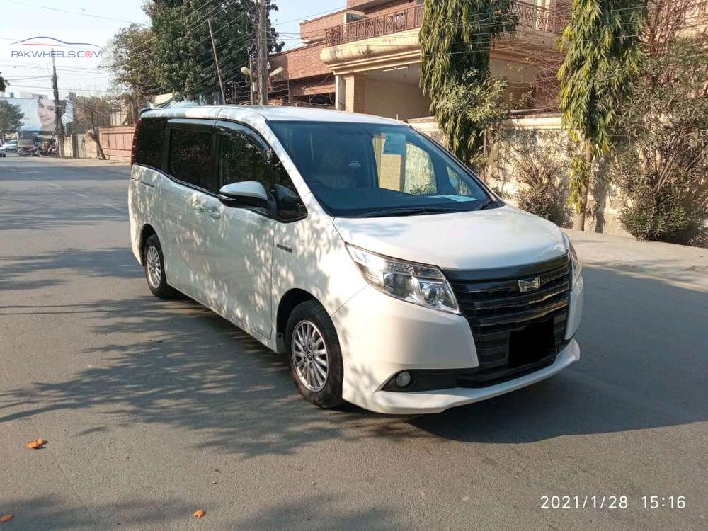 Toyota Noah 2014 for Sale in Lahore Toyota Noah 2014 for Sale in Lahore Image-2
