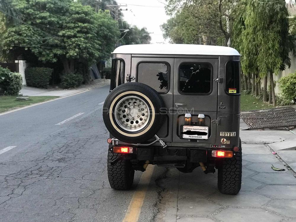 Toyota Land Cruiser - 1984 monster Toyota Land Cruiser - 1984 monster Image-2