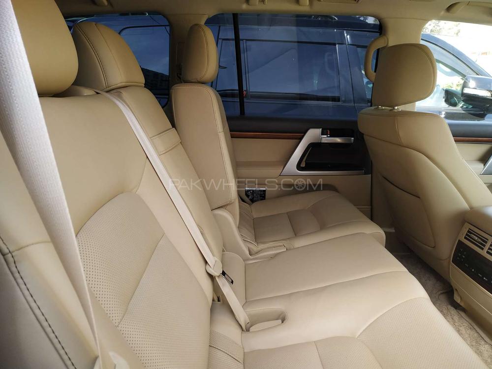 Toyota Land Cruiser 2016 for Sale in Karachi Toyota Land Cruiser 2016 for Sale in Karachi Image-12