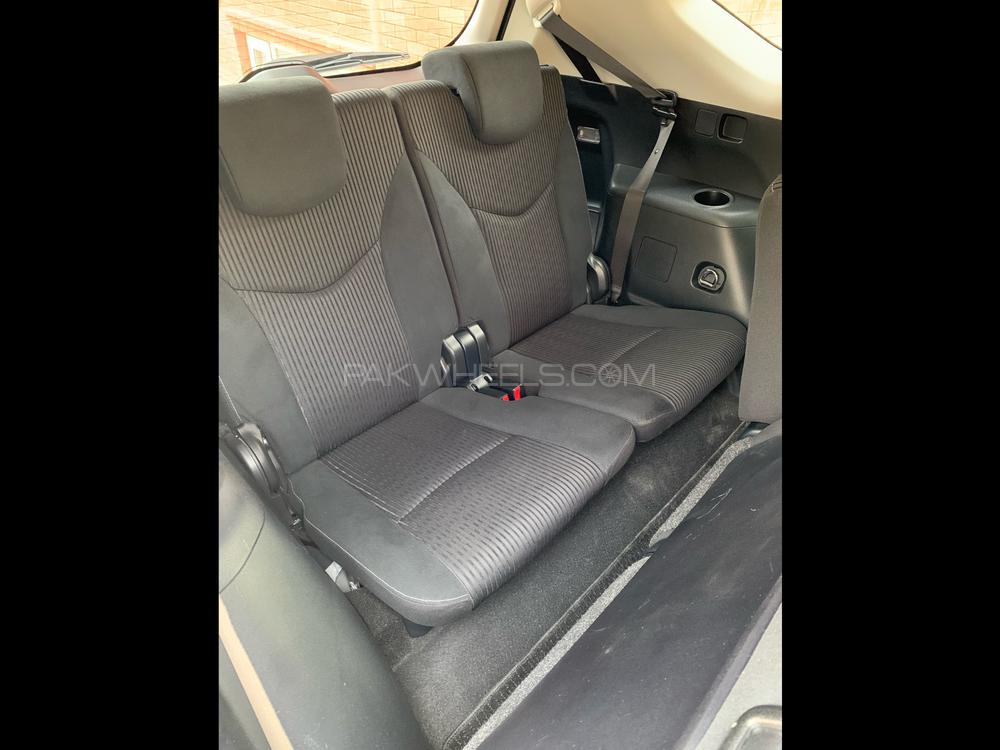 Toyota Prius Alpha 2018 for Sale in Islamabad Toyota Prius Alpha 2018 for Sale in Islamabad Image-6