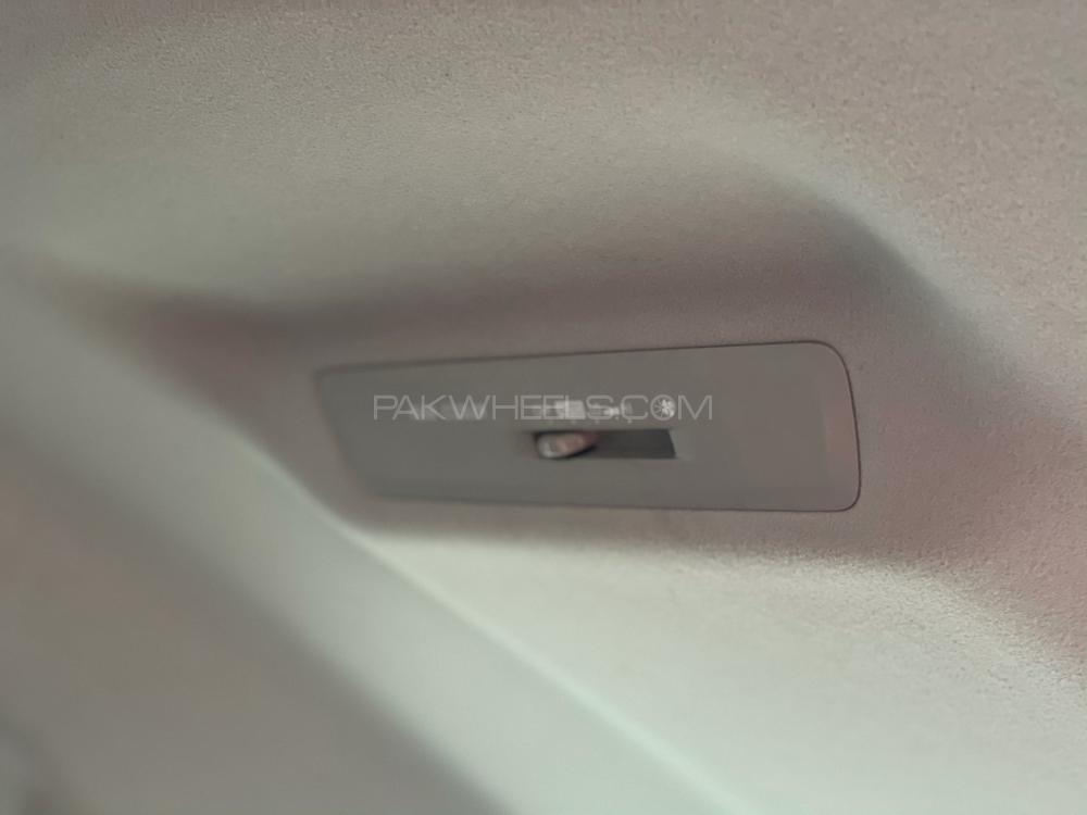 Toyota Noah 2015 for Sale in Lahore Toyota Noah 2015 for Sale in Lahore Image-17