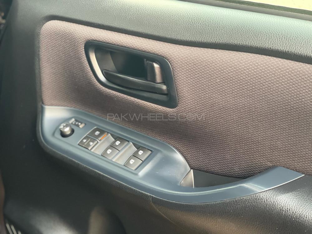 Toyota Noah 2015 for Sale in Lahore Toyota Noah 2015 for Sale in Lahore Image-18