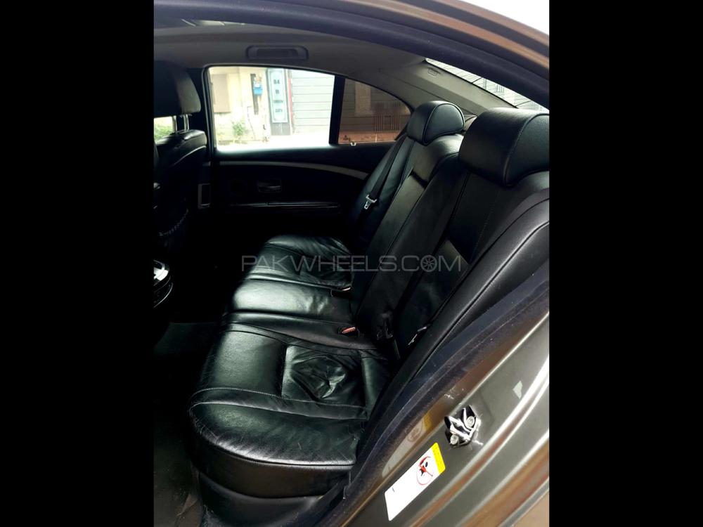 BMW 7 Series 2004 for Sale in Lahore BMW 7 Series 2004 for Sale in Lahore Image-15