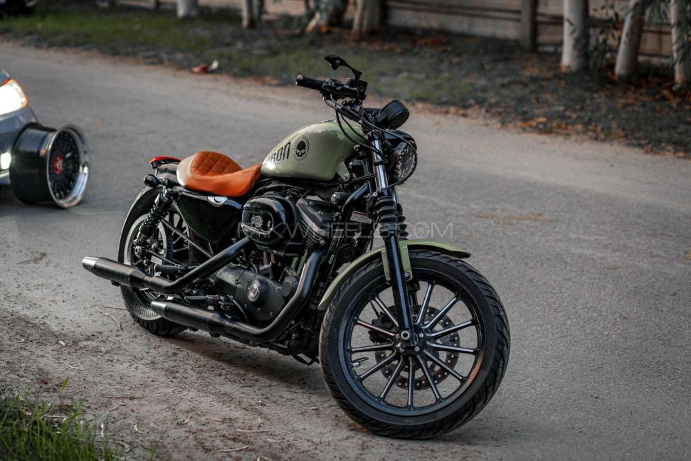 Harley Davidson 883 Custom - 2015  Image-1