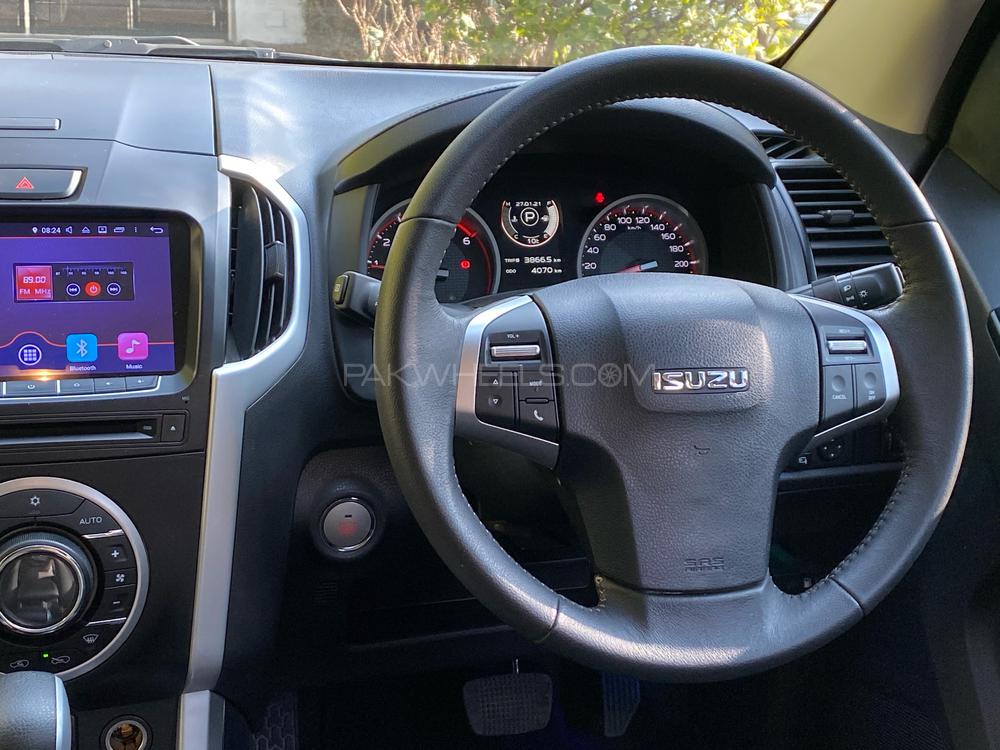 Isuzu D-Max 2020 for Sale in Islamabad Isuzu D-Max 2020 for Sale in Islamabad Image-6