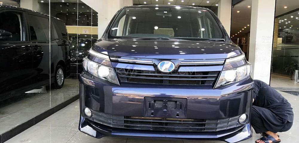 Toyota Voxy 2015 for Sale in Peshawar Image-1