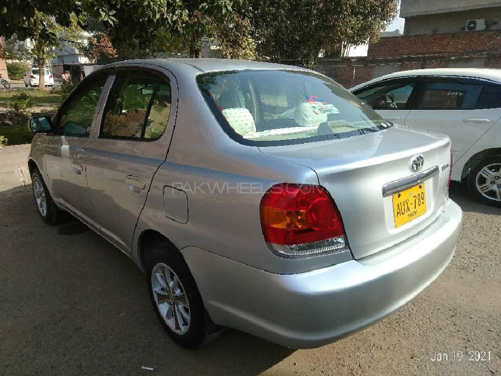 Toyota platz 2005