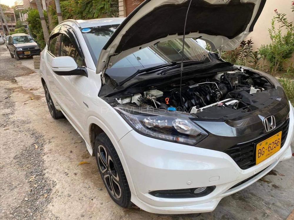 Honda Vezel 2015 for Sale in Karachi Image-1