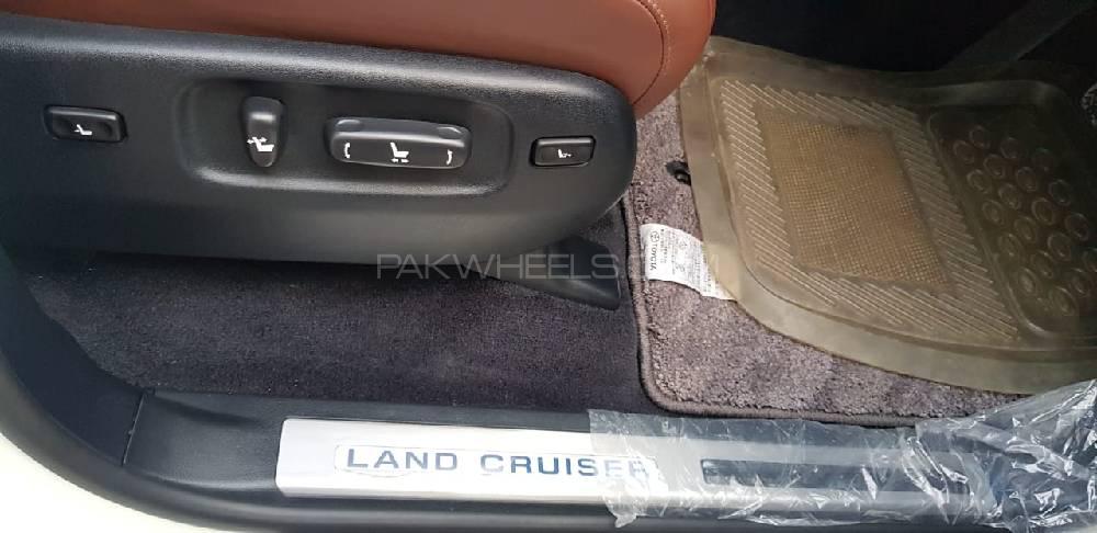 Toyota Land Cruiser 2017 for Sale in Lahore Toyota Land Cruiser 2017 for Sale in Lahore Image-14