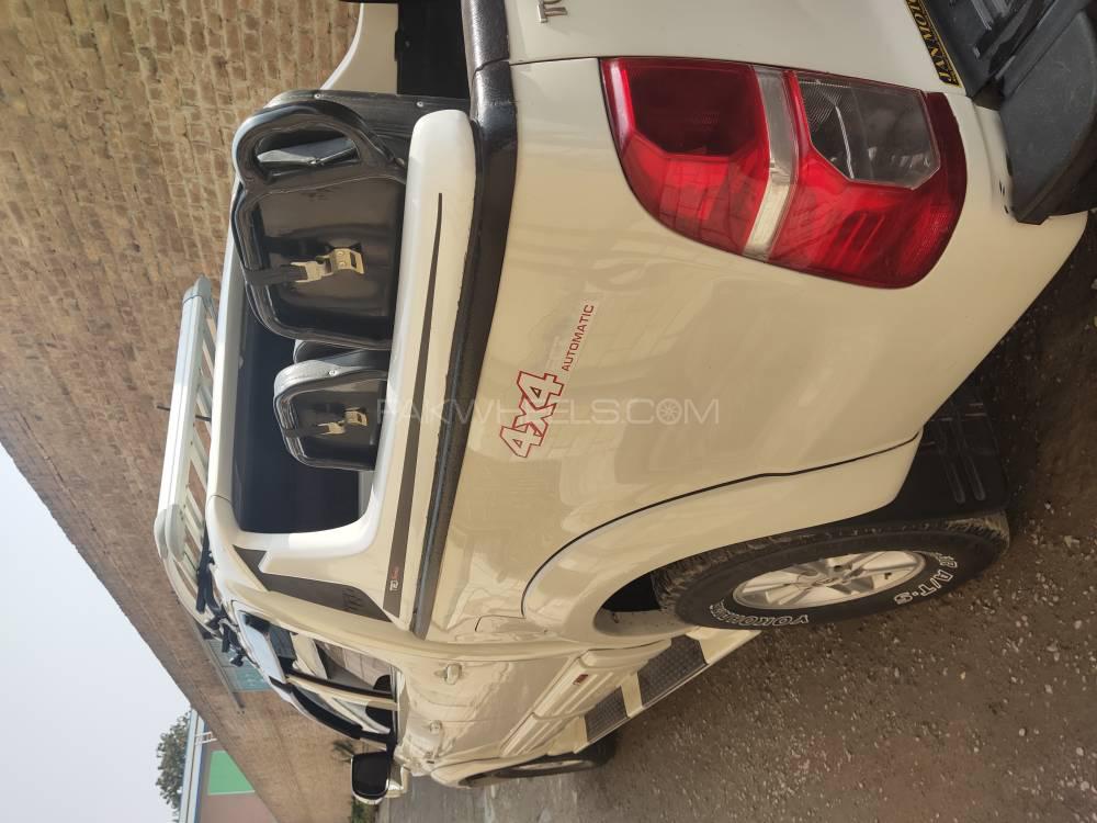 Toyota Hilux 2014 for Sale in Peshawar Toyota Hilux 2014 for Sale in Peshawar Image-12