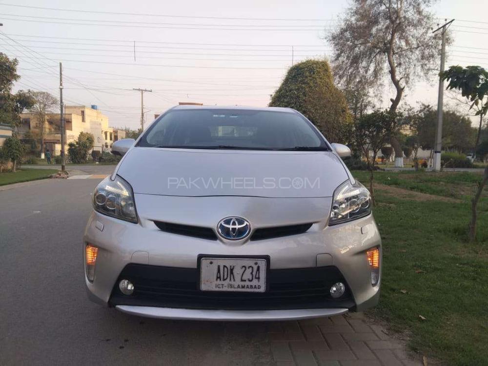 Toyota Prius 2013 for Sale in Lahore Image-1