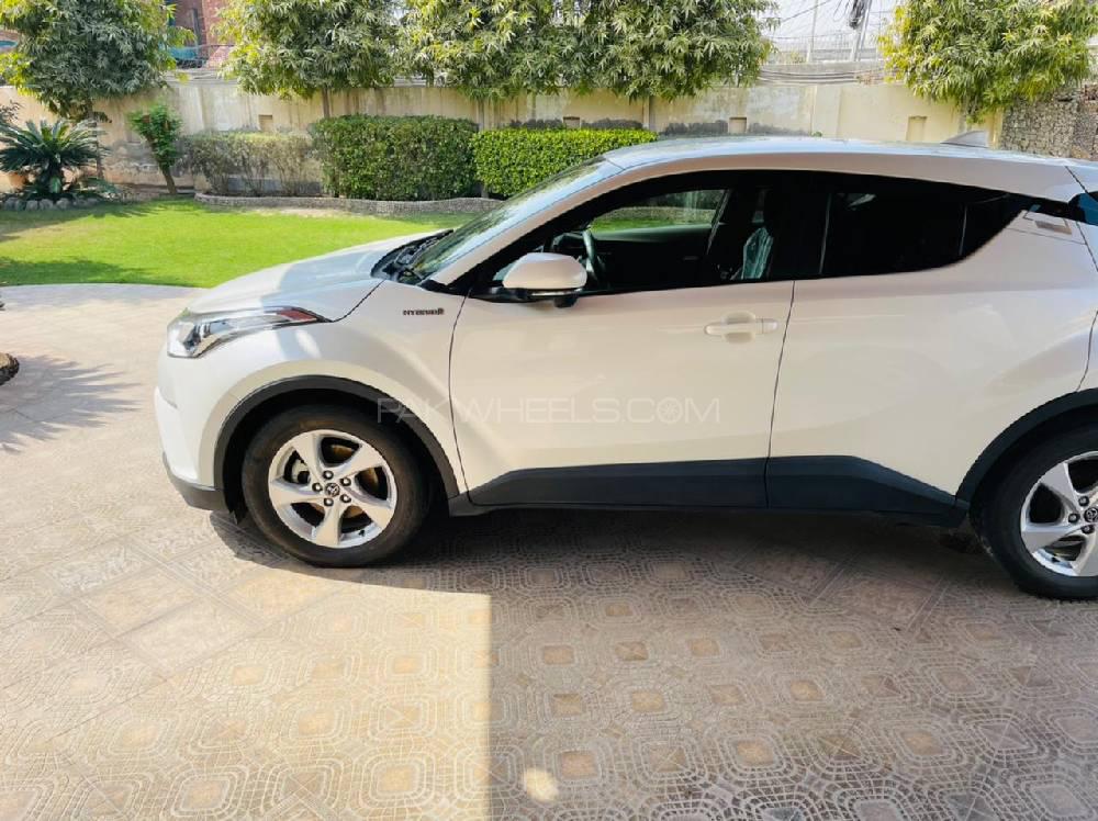 Toyota C-HR 2016 for Sale in Multan Toyota C-HR 2016 for Sale in Multan Image-3
