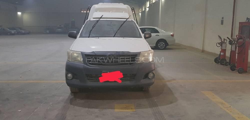 Toyota Hilux 2013 for Sale in Karachi Toyota Hilux 2013 for Sale in Karachi Image-2