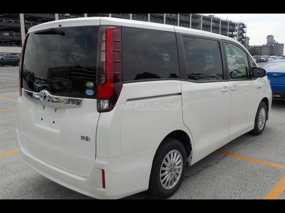 Toyota Noah 2014 for Sale in Lahore Toyota Noah 2014 for Sale in Lahore Image-3