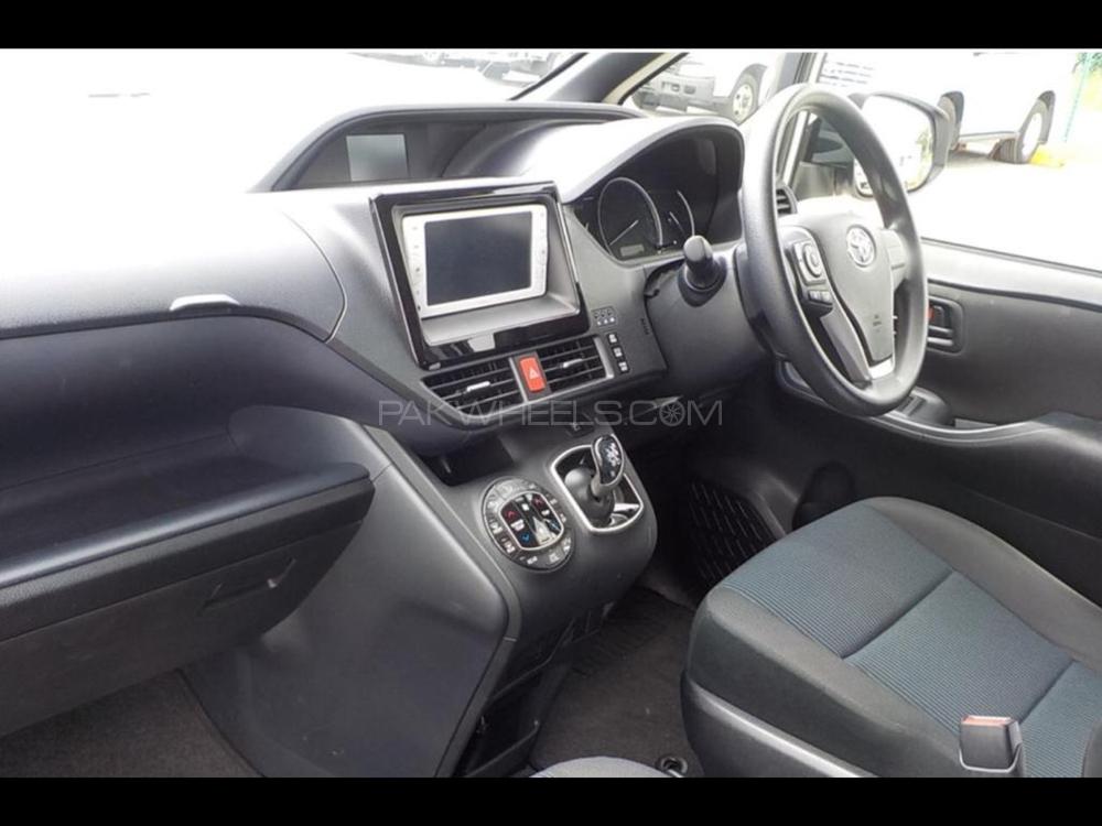 Toyota Noah 2014 for Sale in Lahore Toyota Noah 2014 for Sale in Lahore Image-5