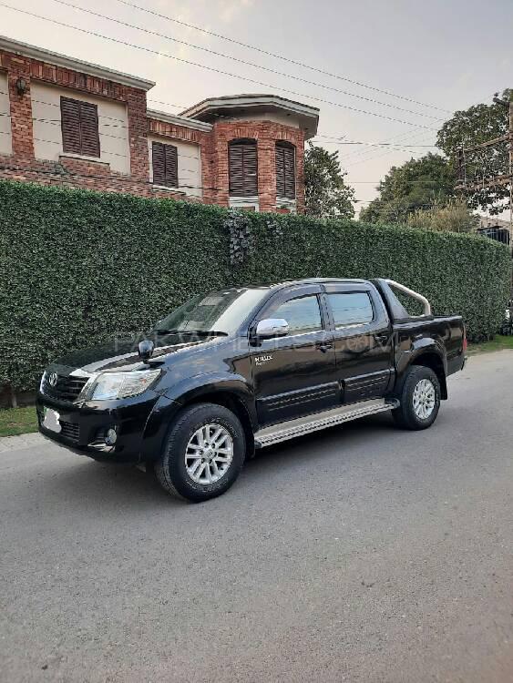 Toyota Hilux 2015 for Sale in Lahore Image-1