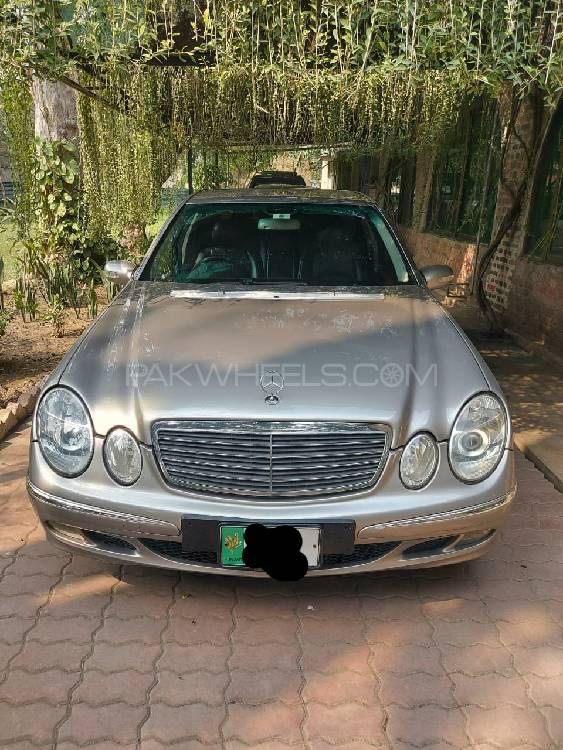 Mercedes Benz E Class 2004 for Sale in Lahore Image-1