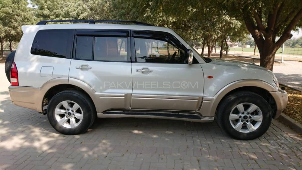 Mitsubishi Pajero 2005 for Sale in Rahim Yar Khan Mitsubishi Pajero 2005 for Sale in Rahim Yar Khan Image-8