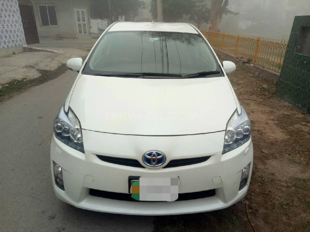 Toyota Prius 2010 for Sale in Sahiwal Toyota Prius 2010 for Sale in Sahiwal Image-2