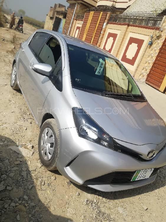 Toyota Vitz 2015 for Sale in Mardan Image-1