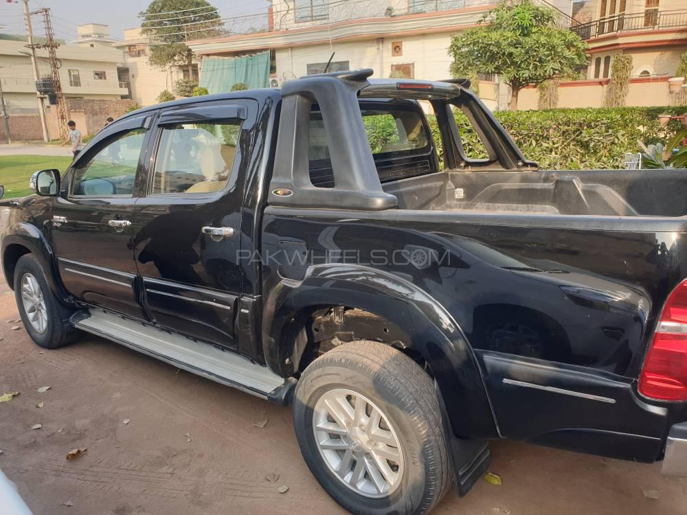 Toyota Hilux 2014 for Sale in Multan Toyota Hilux 2014 for Sale in Multan Image-2