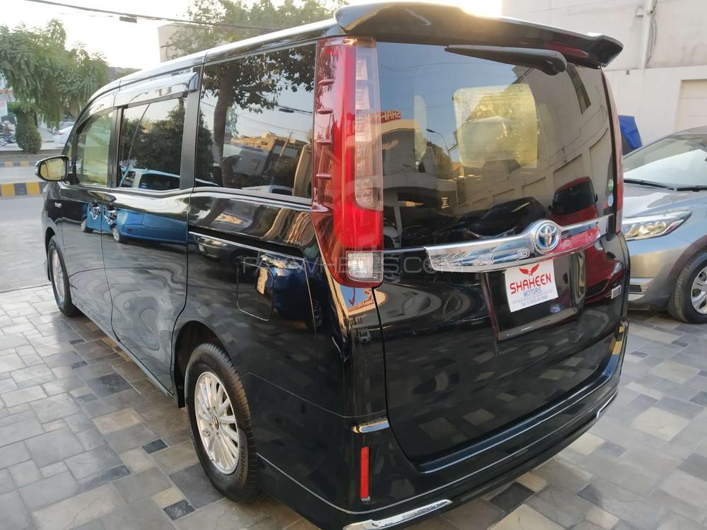 Toyota Noah 2015 for Sale in Lahore Toyota Noah 2015 for Sale in Lahore Image-17