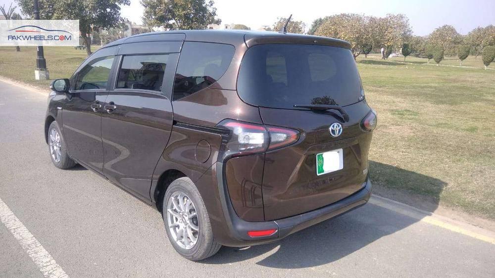 Toyota Sienta 2017 for Sale in Lahore Toyota Sienta 2017 for Sale in Lahore Image-5